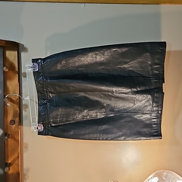 Leather skirt And Top - Picture 1 of 8